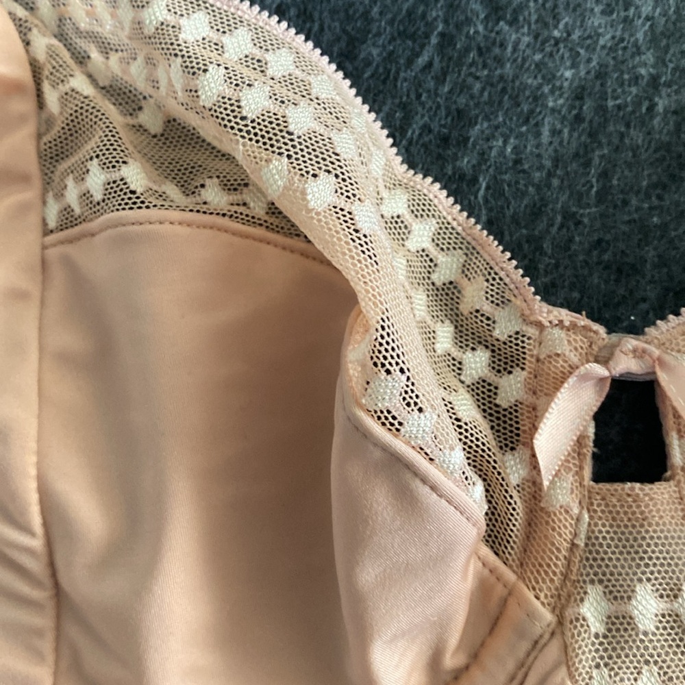 Wacoal Cream Lace Underwire Bra - Picture 3 of 4